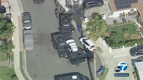 Canyon Country Standoff Robbery Suspect In Custody After Long Barricade In Vehicle Abc7 Los