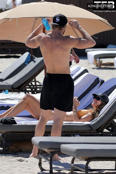 Nina Agdal Sexy Seen Flaunting Her Hot Beach Body In Miami Aznude