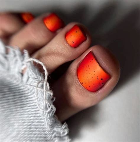 Fall Toe Nail Designs 2024: Trendy Pedicure Colors