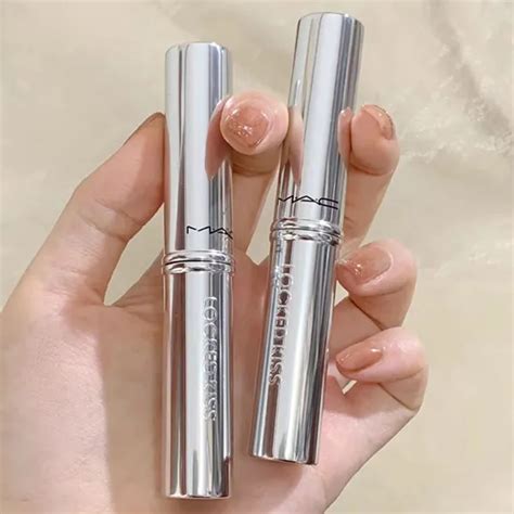 Son MAC Locked Kiss HR Lipstick Mull It Over And Over Màu Cam Đất Nude Vua Hàng Hiệu