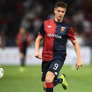 Bundesliga Krzysztof Piatek Vom Fc Genua Bei Borussia Dortmund Im