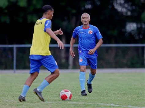 Romário de Souza vuelve a entrenar de manera profesional a los 58 años