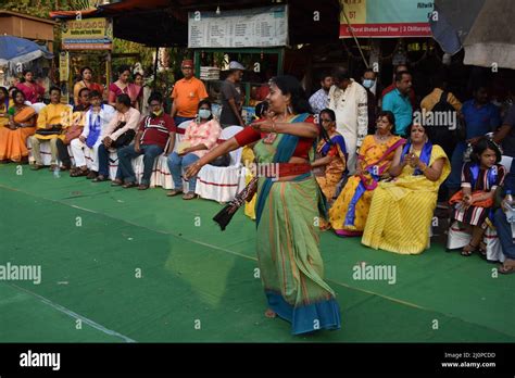 A Bengali cultural group celebrates the springtime with poetry, dance ...