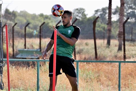 Fichaje C Rdoba Cf El C Rdoba Cf Refuerza Su Mediocentro Con El