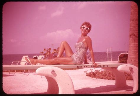 Photos of Ladies Wearing Cat-Eye Glasses in the 1950s and ’60s ...