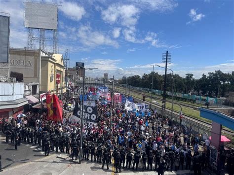 Piquetazo Contra Javier Milei Hubo Fuertes Operativos En Los Accesos E Incidentes En Los