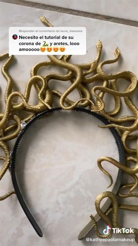 HIXNUG Medusa Diadema de plástico dorado para Halloween corona de