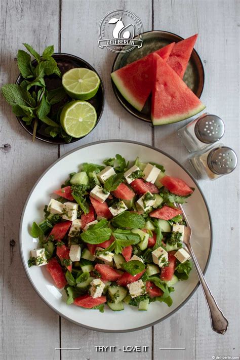 Erfrischender Wassermelonen Gurken Feta Salat Deli Berlin Kochideen