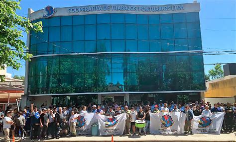 Trabajadores De La Cooperativa Portuaria De Puerto General San Mart N