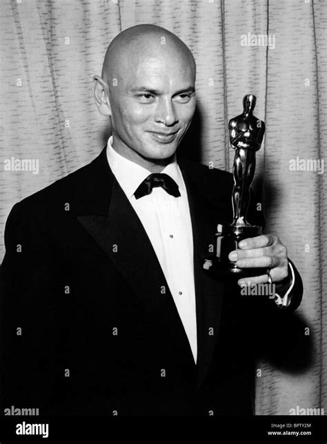 1956 Yul Brynner Black And White Stock Photos And Images Alamy