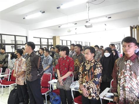 Latihan Kepemimpinan Tingkat Dasar Mahasiswa Prodi Teknik Industri