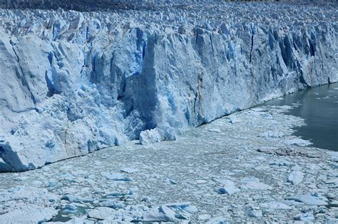 Calving of freshwater glaciers - AntarcticGlaciers.org