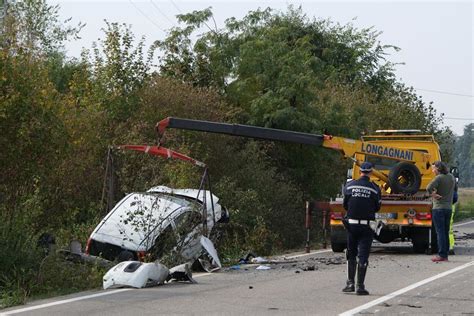 Modena Frontale In Strada Cucchiara Un Morto E Due Feriti