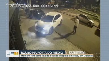 JA 1ª Edição Homem tem carro levado quando chegava em casa em