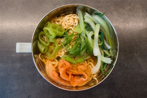 Nongshim Shin Ramen Kimchi - IMARAIV