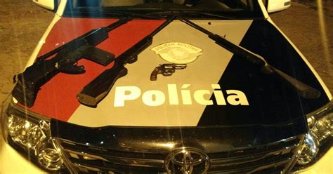 G Homem Detido Armas E R Plica De Fuzil Em Bairro De Ara Atuba