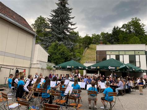 Jugendkapelle Beim Sommernachtskonzert Der Werkskapelle