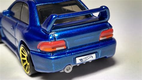 Машинка Базова Hot Wheels 98 Subaru Impreza 22B STi Version Turbo 1 64 GHB42 Blue 1шт ID