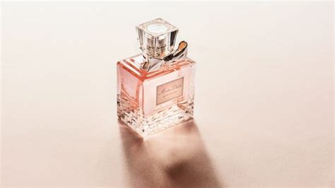 Miss Dior Perfume: The Modern and Airy Fragrance Reviewed - Everfumed ...