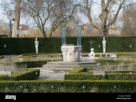 Kew Palace Garden Statue Hi Res Stock Photography And Images Alamy