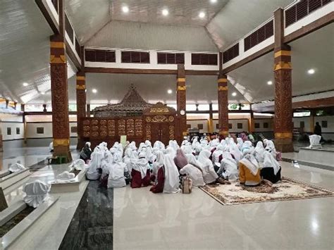 Makam Syekh Jumadil Qubro Restaurant Trowulan Restaurant Reviews