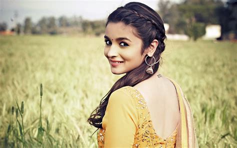 Alia Bhatt in Humpty Sharma Ki Dulhania Wallpapers | Wallpapers HD