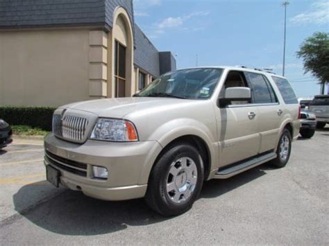 2005 Lincoln Navigator Data, Info and Specs | GTCarLot.com