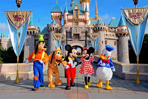 9 Reasons To Take Little Kids To Disneyland Adventure Baby