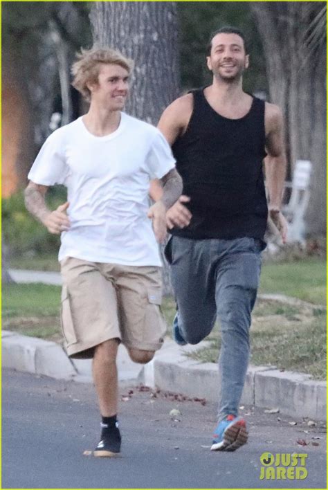 Justin Bieber Shows Off His Athletic Skills In The Street Photo