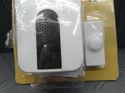 Hampton Bay Wireless Plug In Doorbell Kit With Wireless Push Button White Ebay