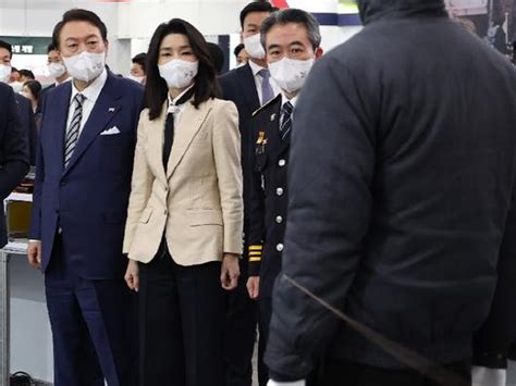 공개행사 김건희 여사 경찰 격려치안장비 시연도 관람 Zum 뉴스