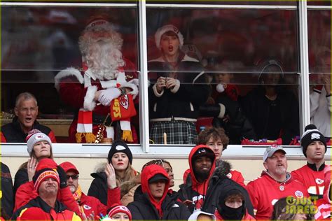 Inside Taylor Swift's Suite at Chiefs' Christmas Game: Who Did She Sit ...