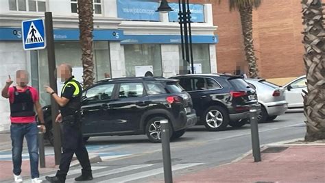 Atracan un banco en Fuengirola tras hacer un butrón para entrar y