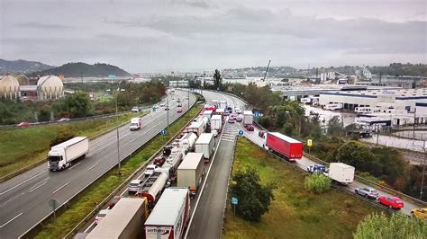 Ma Ana Ca Tica En Las Carreteras Catalanas Colas Kilom Tricas Por Un