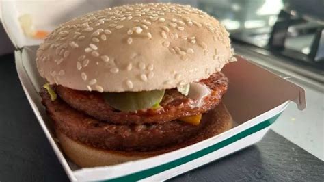 I Tried The New Mcdonald S Double Mcplant Burger And It Put Me Off Ever