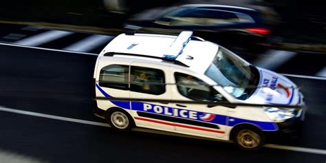 Une Femme Tue Son Père à Coups De Couteau Et Se Défenestre Ensuite à