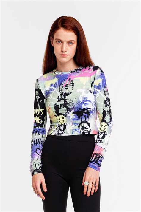 Лонгслив укороченный с ярким принтом 2211079419, цвет: зеленый (11) по ...