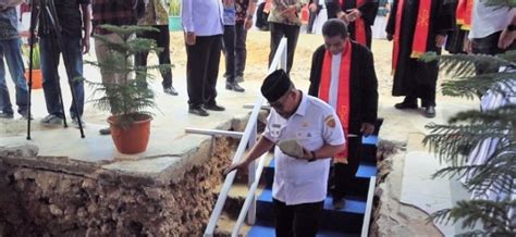 Gedung Gereja Lahai Roi Lateri Dibangun Gubernur Peletakan Batu Penjuru