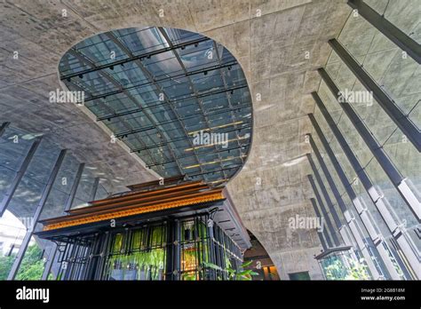 Sindhorn Kempinski Hotel Bangkok Stock Photo - Alamy