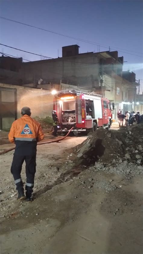 Feroz Incendio En Una Casa En Lomas Tres Mujeres Fueron Asistidas