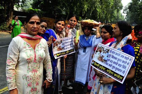 Mahila Congress Demonstration Against Hike In LPG Prices