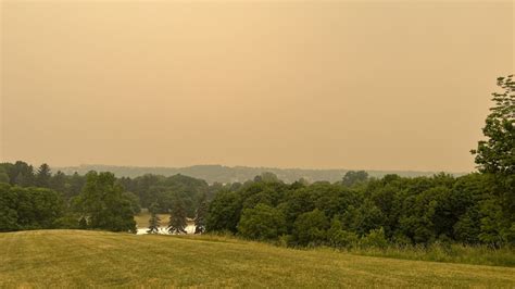 Smoke From Canadian Wildfires Billows Across New York City U S Northeast