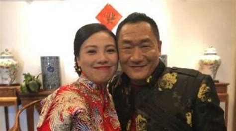 喜訊：55歲歌手謝東終於結婚 婚禮現場照曝光，普通人沒啥兩樣 每日頭條