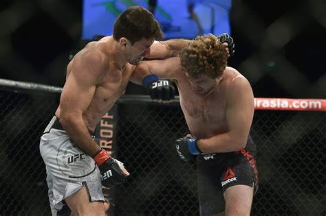 Ufc Ben Askren Taps To Demian Maias Rear Naked Choke In Third Round