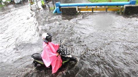 Pakai Mobil Saat Hujan Lebat Pengemudi Diimbau Tak Nyalakan Lampu