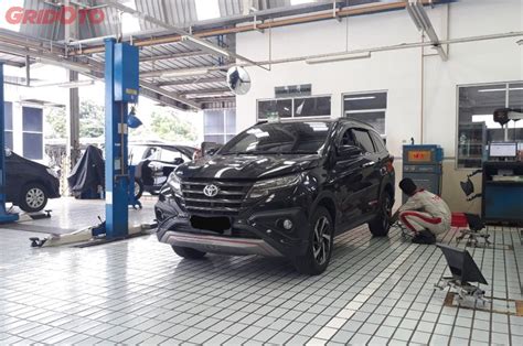 Sanggup Beli Toyota Rush Jangan Kaget Dengan Biaya Servisnya Hingga