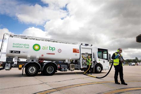 Plane Flies Across The Atlantic On Sustainable Aviation Fuel Bp Society