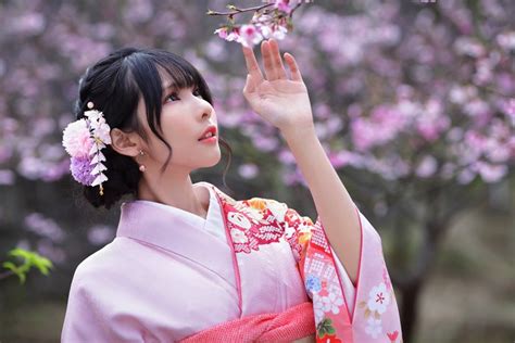 4K Asian Flowering Trees Brunette Girl Kimono Hands Sakura Bokeh