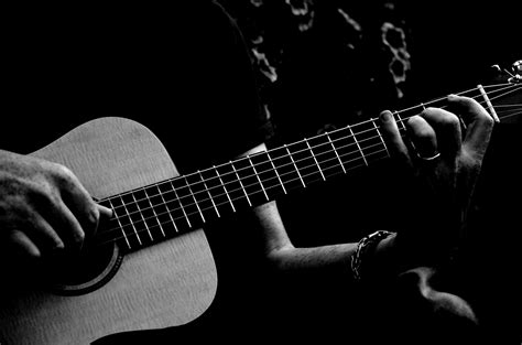 How to Play Acoustic Guitar: Ways to Practice Acoustic Guitar ...