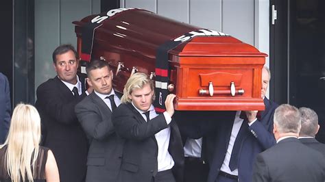 Shane Warne's family and friends say goodbye at private funeral in his hometown of Melbourne ...